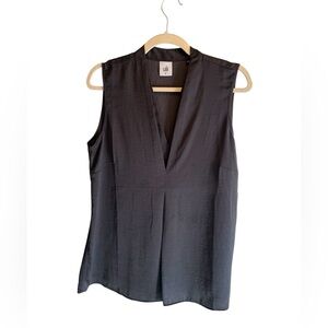Cabi Sleeveless V-Neck Black Blouse Style 3786 in Grey Size M